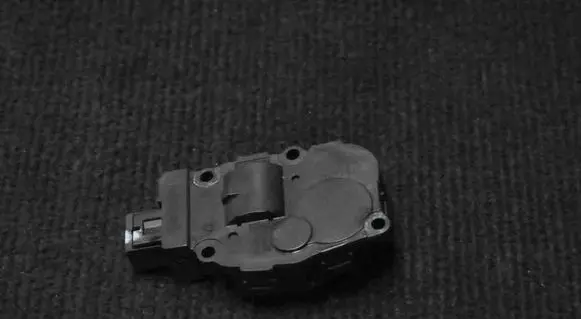 Porsche Cayenne (92A) Air flap motor/actuator 52424892 24082011