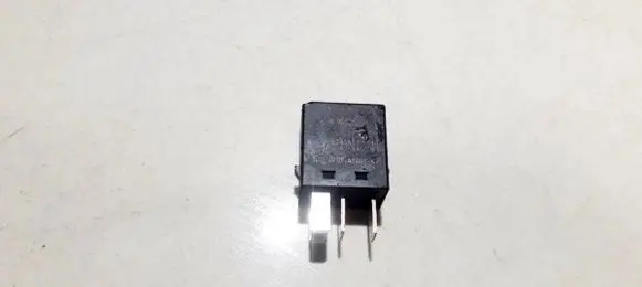 Volvo S40, V40 Other relay mb953382