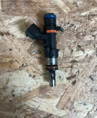 Dacia Sandero Fuel injector 0280158366 156004787R 17060857