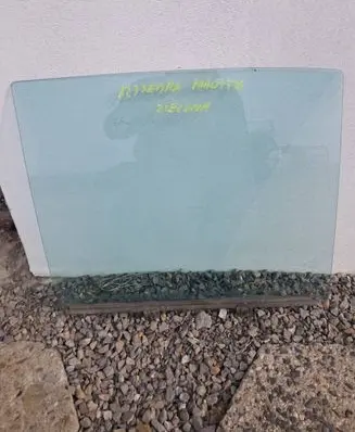 Mercedes-Benz W123 Rear door window glass 1237300118