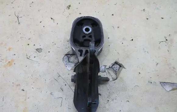Opel Corsa F Engine mount vacuum valve 9824123980