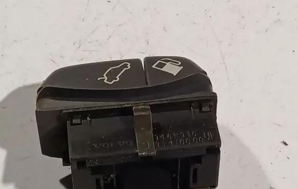 Volvo S70 V70 V70 XC Fuel tank opening switch 9162946