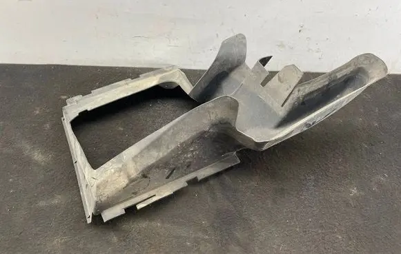 Audi Q7 4L Intercooler air channel guide 4L0117336