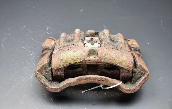 Iveco Daily 35 - 40.10 Front brake caliper 42470838