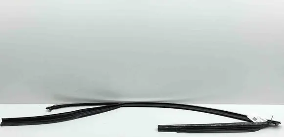Audi Q7 4M Front door glass trim molding 4M0837431A