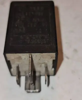 Audi 80 90 B3 Fuel pump relay 443907385 115303187 371280195