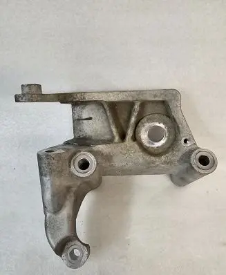 Volvo S60 Engine mounting bracket 31430470