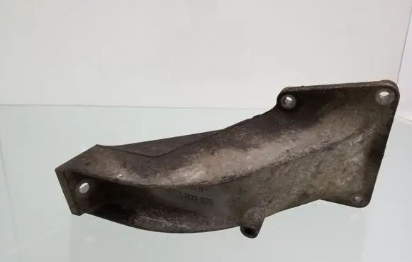BMW 5 E39 Engine mounting bracket 22111092973 1092973
