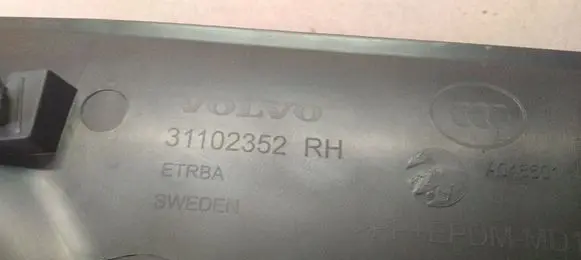 Volvo V40 (B) pillar trim (bottom) 31102352