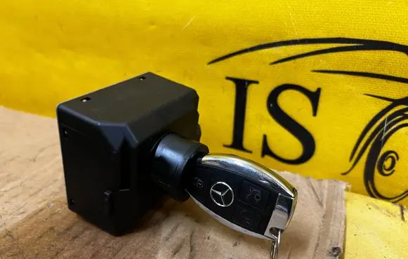Mercedes-Benz GL X166 Ignition lock A1669052901
