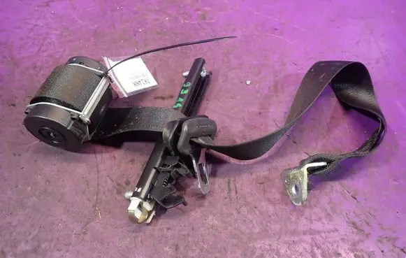 Opel Zafira B Front seatbelt
