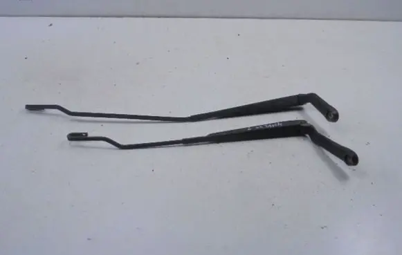 Skoda Octavia Mk1 (1U) Front wiper blade arm 1U1955409