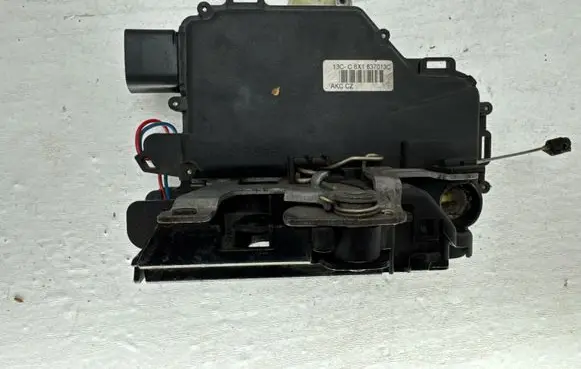 Volkswagen Golf IV Front door lock 6X1837013C