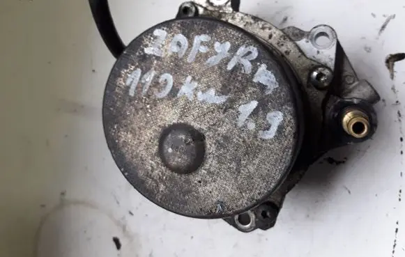 Opel Zafira B Vacuum pump