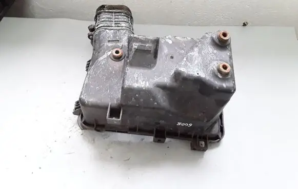 Lexus RX 300 Air filter box cover 1770120070 1140409080