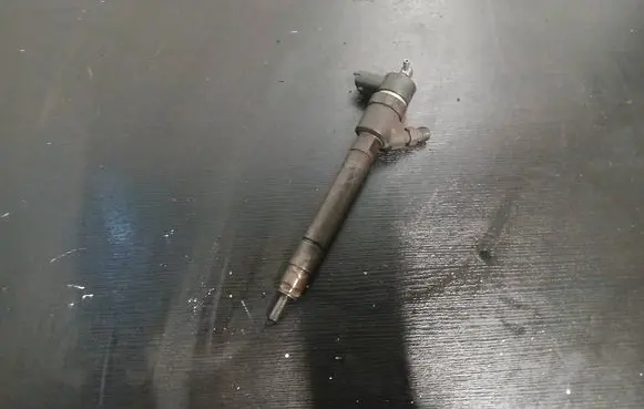Volvo S60 Fuel injector 30750283
