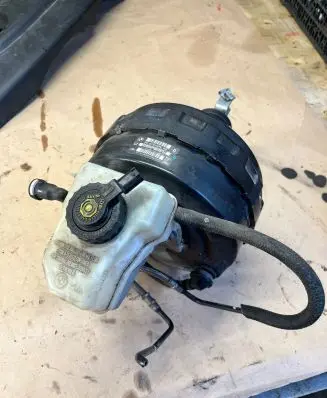 BMW 1 E81 E87 Brake booster 6751976 A25228652 225278494012