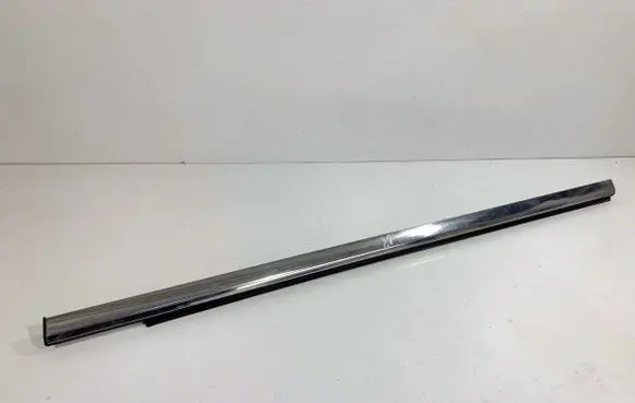 Jeep Grand Cherokee Front door windshield rail 