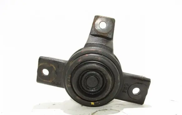 KIA Sorento Engine mount bracket