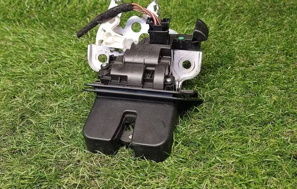 Audi Q3 8U Tailgate/trunk/boot lock/catch/latch 8R0827505