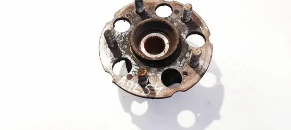 Honda CR-V Rear wheel hub