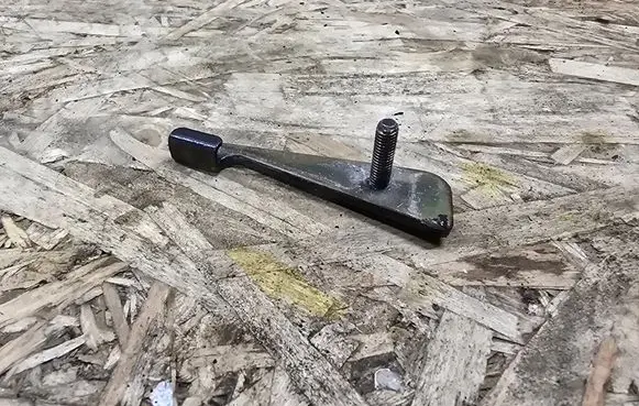 Front bumper mounting bracket
