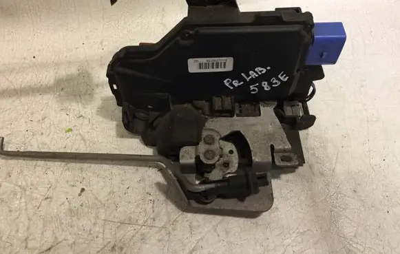 Audi A3 S3 8P Front door lock 4E2837016