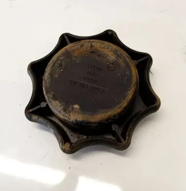 Volkswagen PASSAT B5.5 Spare wheel bolt 8D0803899E