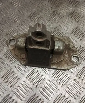 Volvo S60 Engine mount bracket