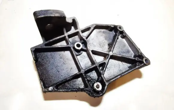Audi A4 S4 B5 8D Engine mounting bracket 028260885a