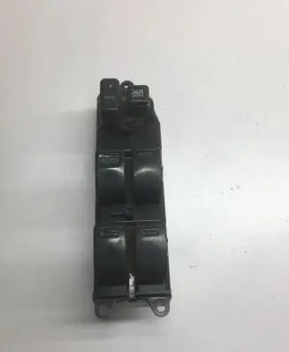 Toyota Prius (XW20) Electric window control switch 8482047050