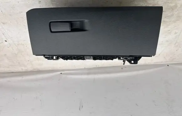 BMW X2 F39 Glove box 9339816 17045471 0006043278