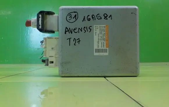 Toyota Avensis T270 Central body control module 8965005110