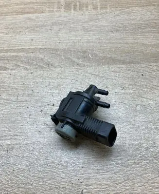 Volkswagen Golf IV Turbo solenoid valve 1J0906283C