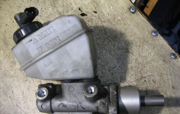 Renault Clio II Master brake cylinder ATE20B8