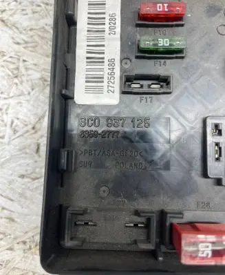 Volkswagen PASSAT B6 Fuse box set 3C0937125 63592777