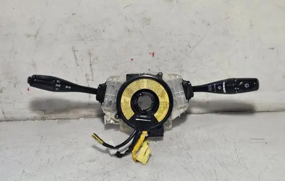 Mitsubishi Pajero Wiper turn signal indicator stalk/switch 17B153