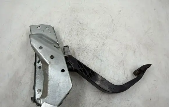 Opel Zafira A Clutch pedal 90581106