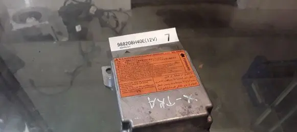 Nissan X-Trail T30 Airbag control unit/module 988208H40E