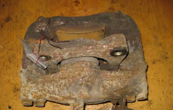 Volkswagen Transporter - Caravelle T4 Front brake caliper