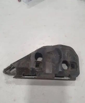 Front bumper mounting bracket