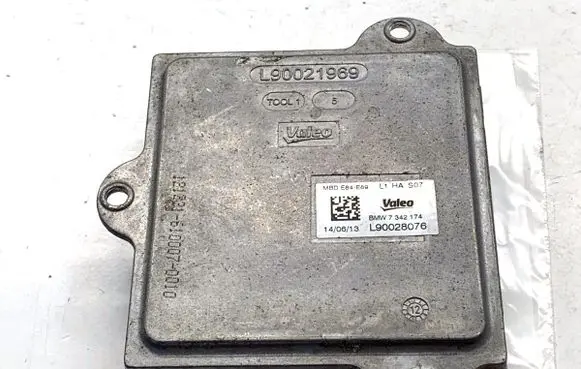 BMW X1 E84 Voltage converter/converter module 7342174