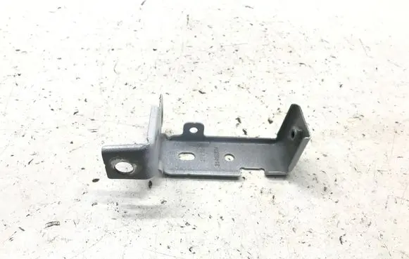 Volvo XC40 Fender mounting bracket 31469374