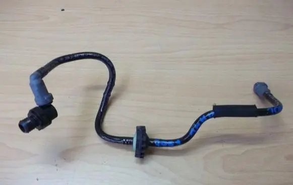 Peugeot 206 Fuel line pipe