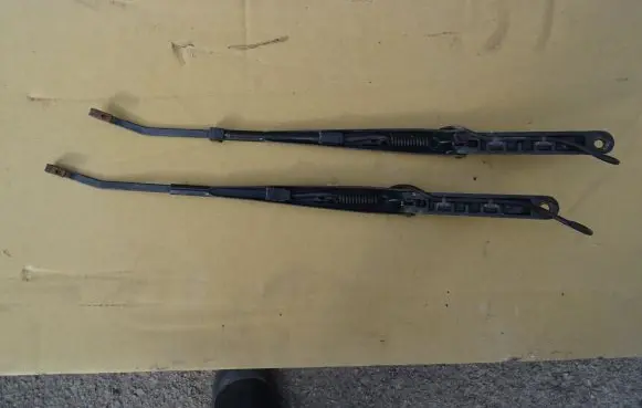 Chevrolet Tahoe Headlight wiper blade set 