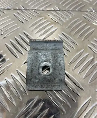 Battery bracket