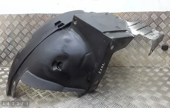 Front wheel arch liner splash guards