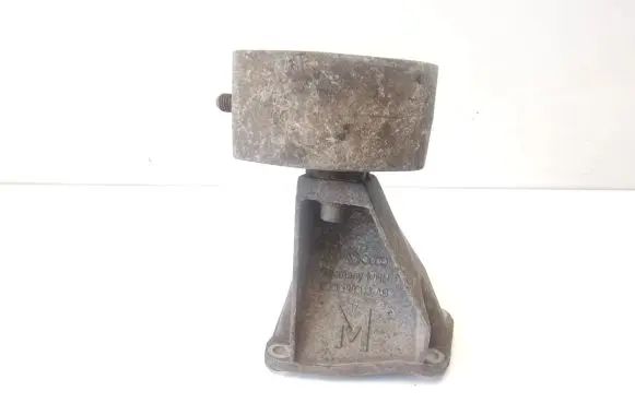 Volkswagen PASSAT B5 Engine mounting bracket 8D0399113AB