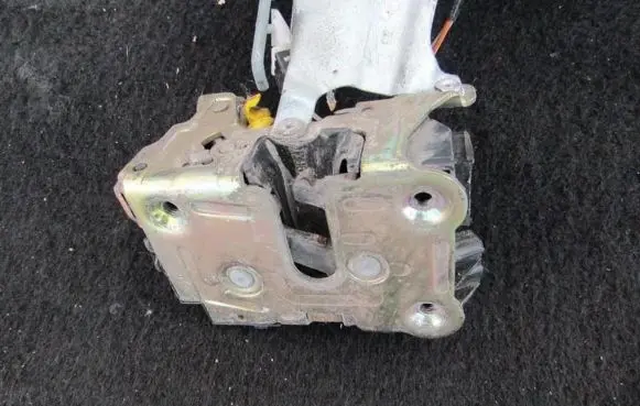 Renault Laguna I Front door lock