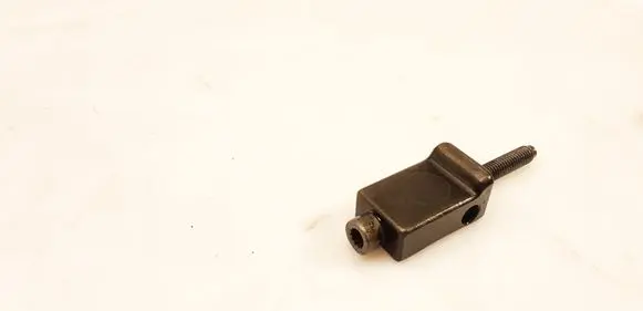 Volkswagen PASSAT B5.5 Fuel Injector clamp holder